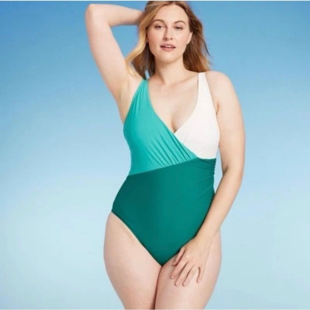 Kona Sol Green Women’s Pucker Textured One Piece swimsuit